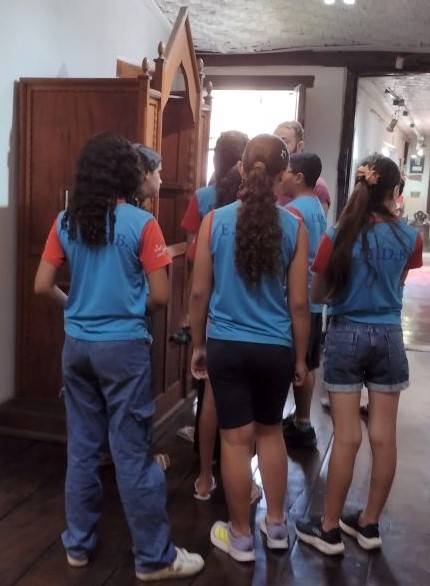 api-modulos/fotos/img/galeria_cat_culturais_493/493/13864/VISITA GUIADA POR GUSTAVO E YURI, ESCOLA MUNICIPAL D. BOSCO, PROF.ROSILANE, 18.09.2026 (11).jpg